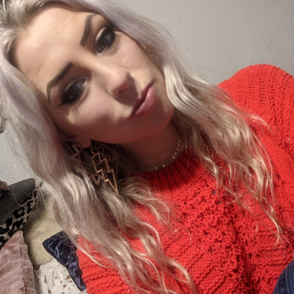 Meet your Posher, Alicia